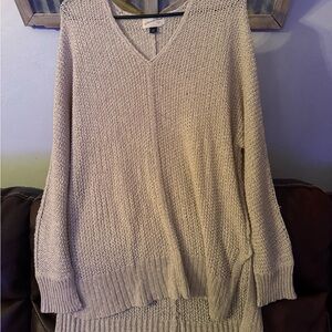 Universal Thread Women's Beige V-Neck Sweater